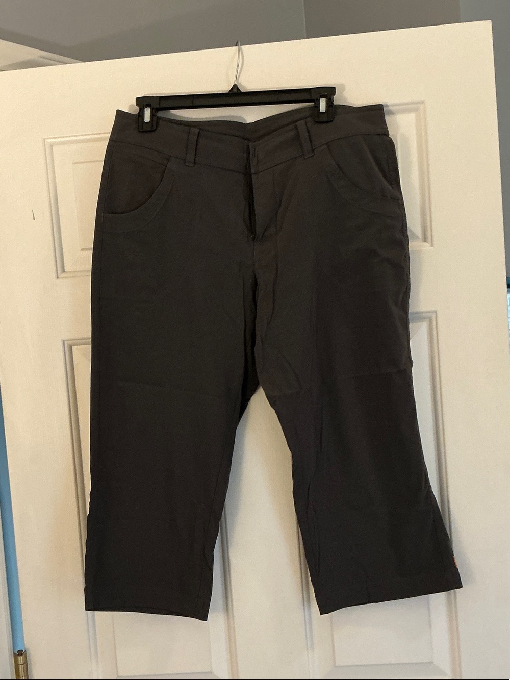Lucy Charcoal Gray Capris size Medium